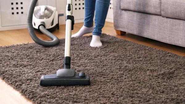 giat-tham-bang-nuoc-lau-kinh-3 Có nên giặt thảm bằng nước lau kính và bàn là không?